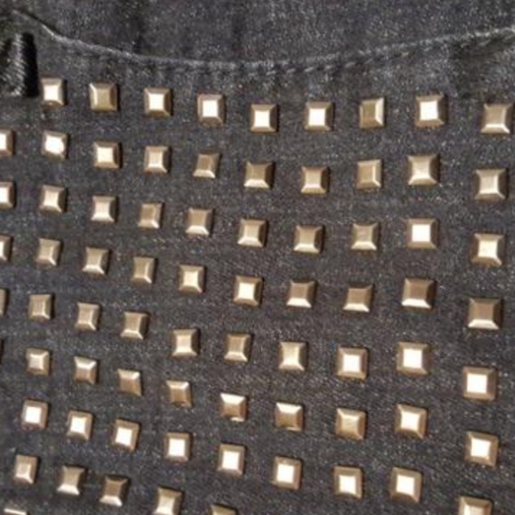 Christina V. Jeans - Picture 3 of 7